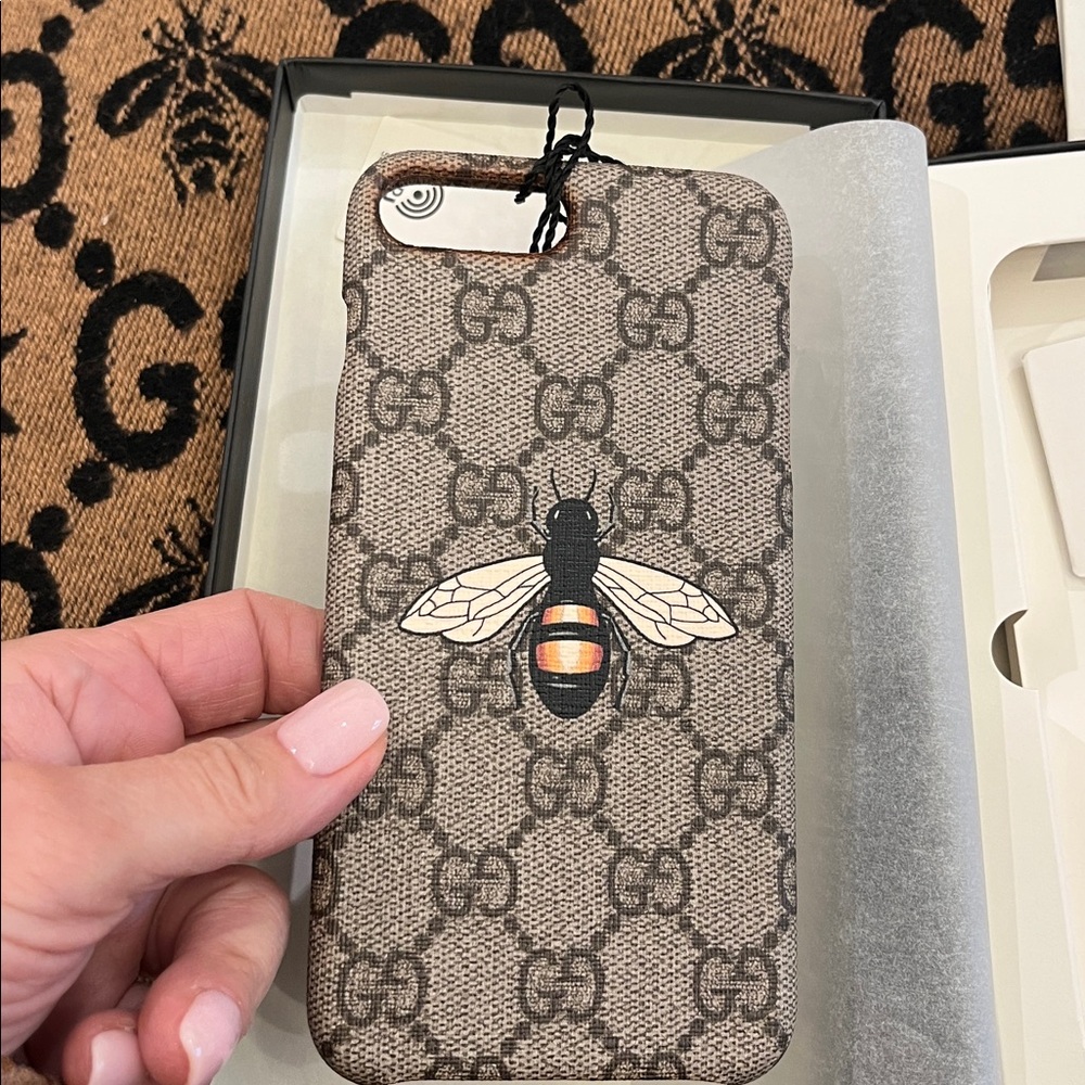 Gucci Beige GG Bee Phone Case - Picture 5 of 10